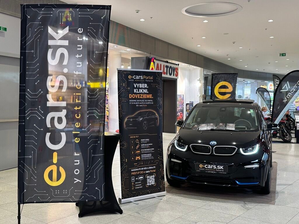 Naše BMW i3s na Salóne elektromobilov v Bory Mall. Auto sme vo firme vlastnili niekoľko rokov.
